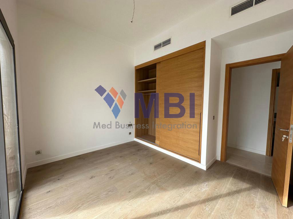 Appartement Vide à Louer Vue Mer L.M.T.2162 — 4