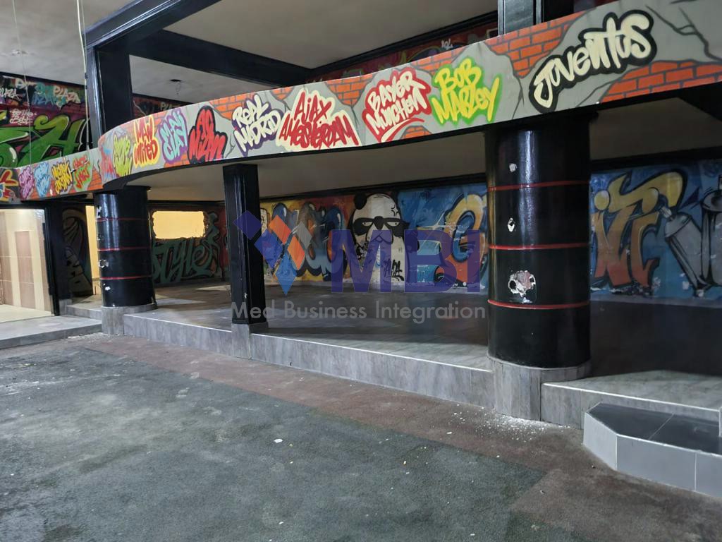 Bien 500 m² f Centre ville — 9