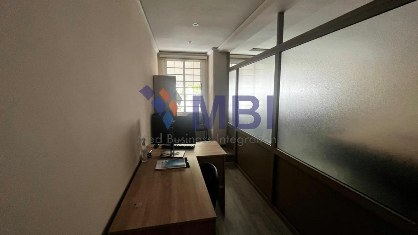 Bureaux Professionnels à louer au Centre-Ville L.C.A.2185 — 4